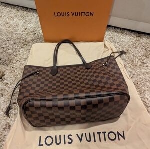This is an authentic LOUIS VUITTON Damier Ebene Neo Neverfull MM.